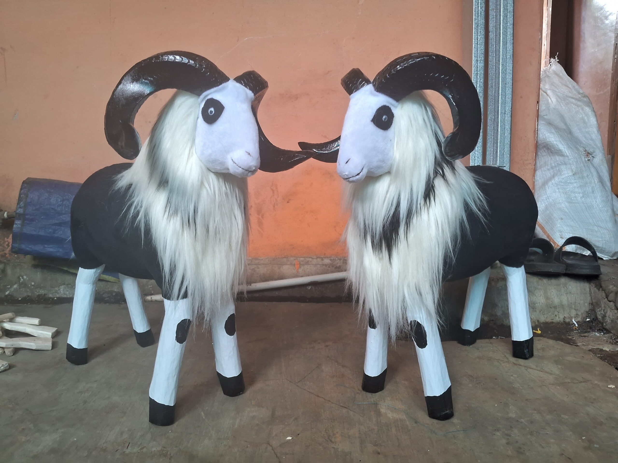 KERAJINAN MINIATUR DOMBA GARUT
